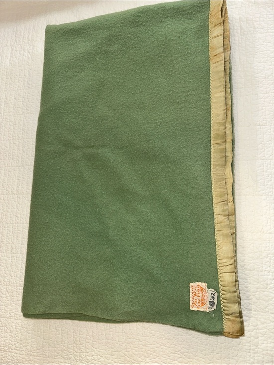 Vintage Other - Vintage Green 100% Wool Blanket with Satin Trim 64” x 86”